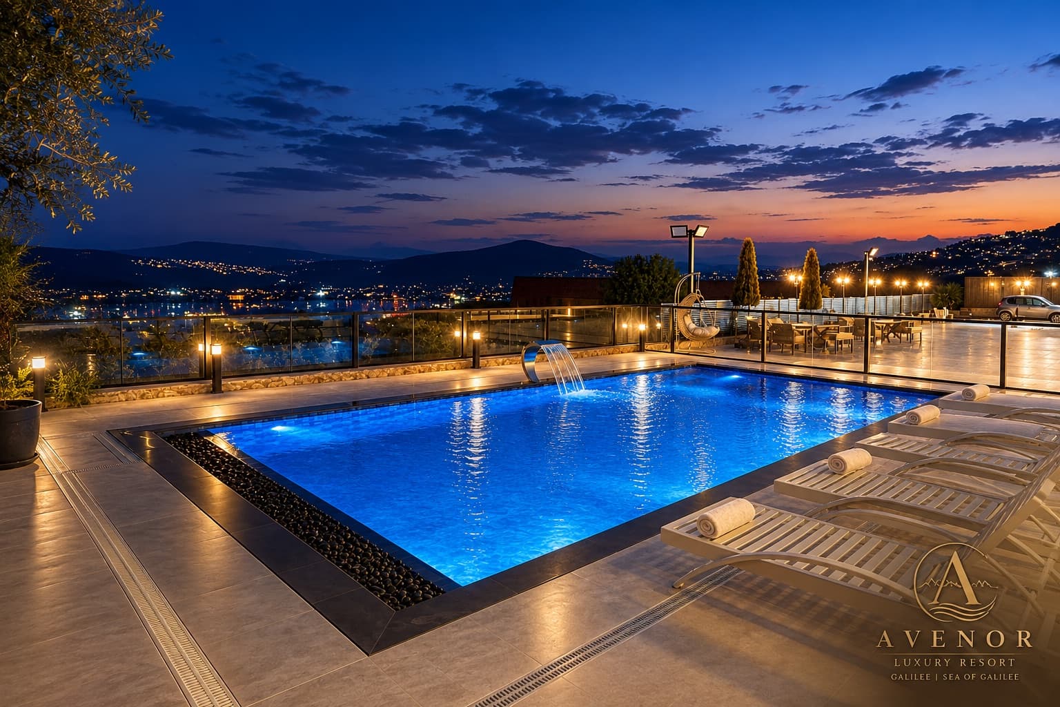 Avenor Resort בערב